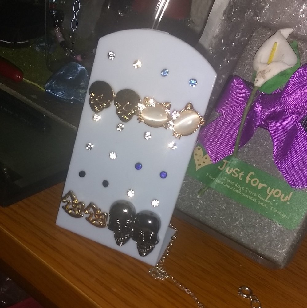 🆕👈12 Pr Stud Earring Mix 8 Crystal & 4 Character